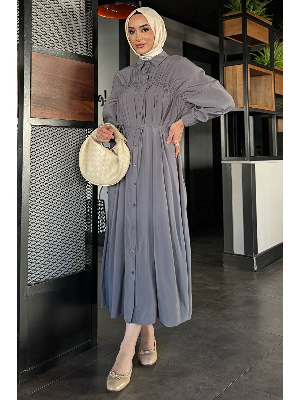 Gri Roba Büzgülü Boydan Düğmeli Tesettür Elbise-3