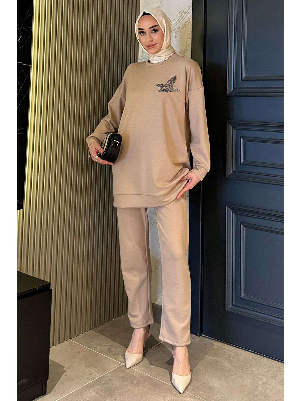 Bej Büyük Beden Bisiklet Yaka Taş Detaylı Tesettür Tunik Pantolon İkili Takım