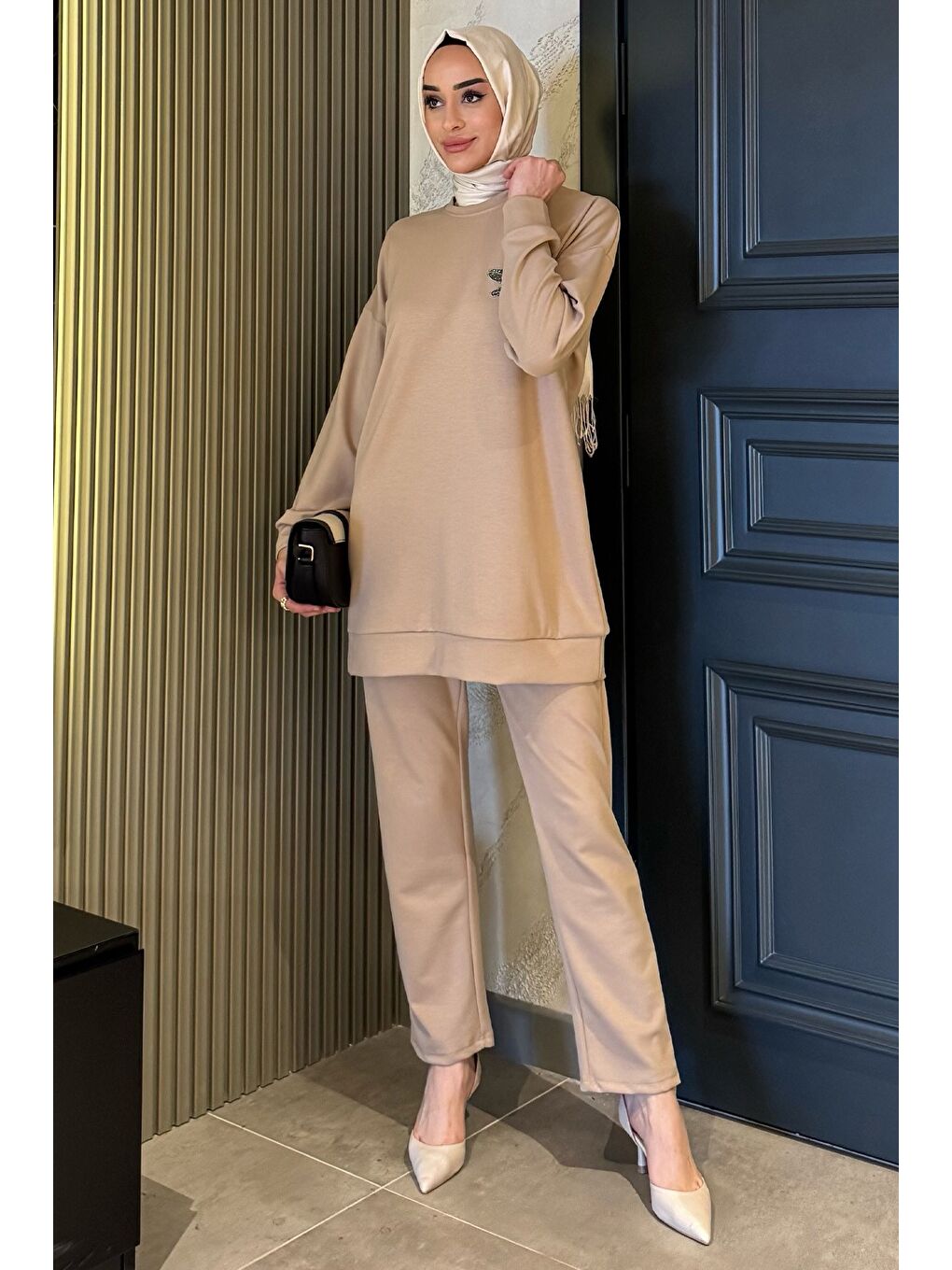 Bej Büyük Beden Bisiklet Yaka Taş Detaylı Tesettür Tunik Pantolon İkili Takım-3