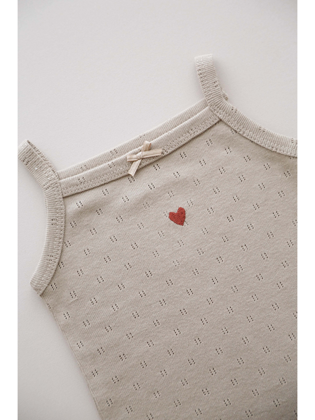 Bej Kalp Nakışlı İp Askılı Bebek Body-1