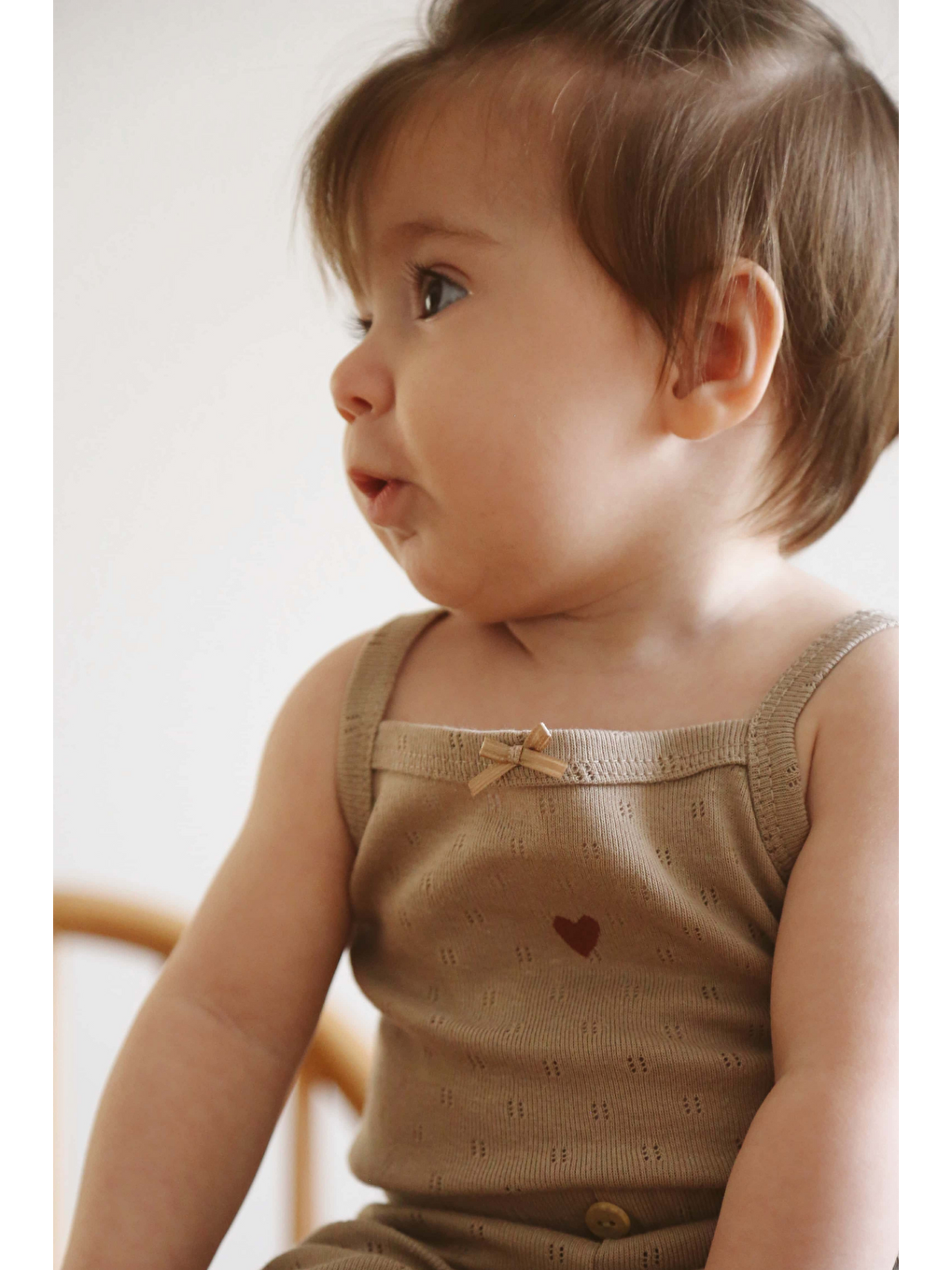 Bej Kalp Nakışlı İp Askılı Bebek Body-2
