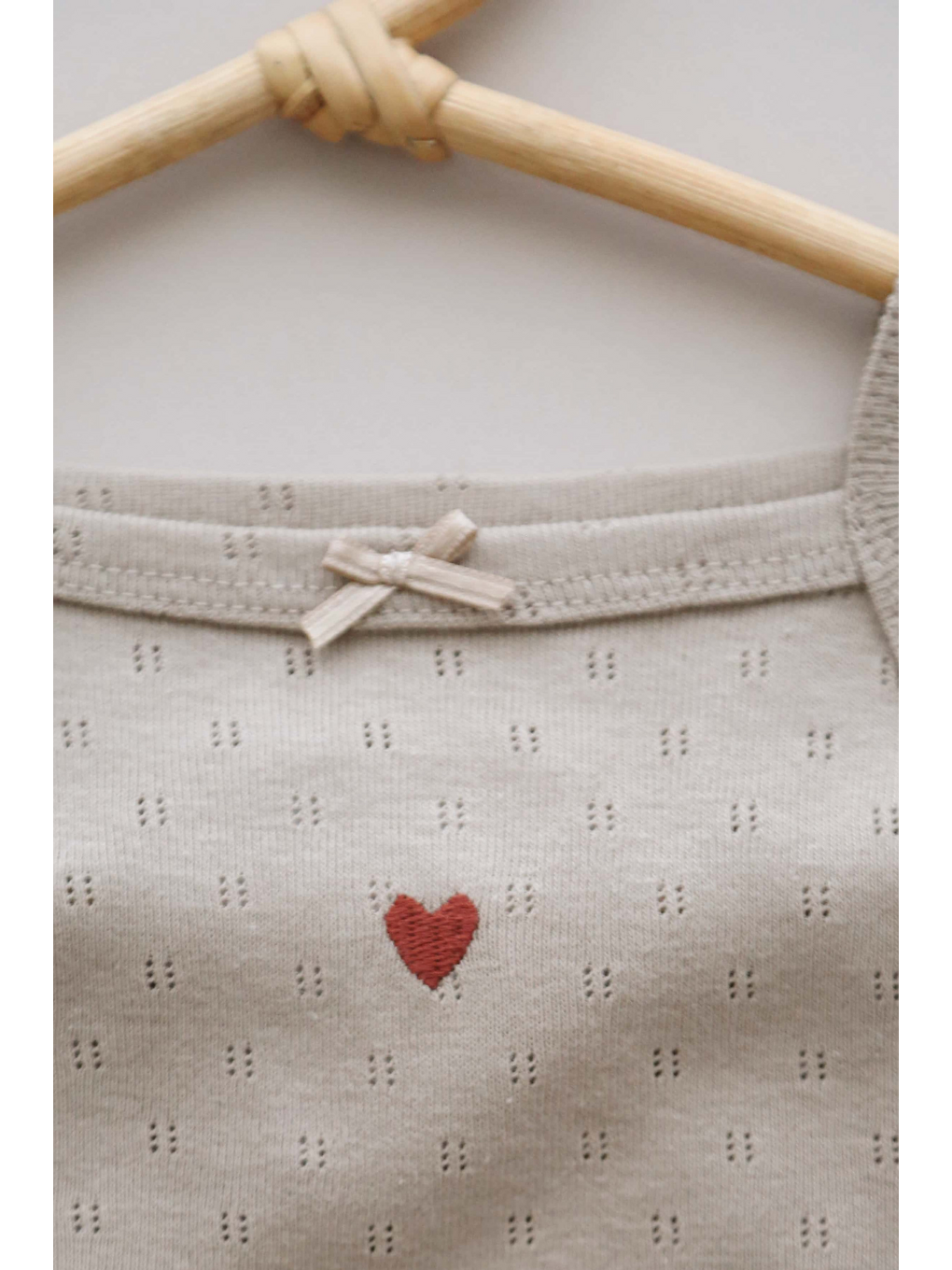 Bej Kalp Nakışlı İp Askılı Bebek Body-3