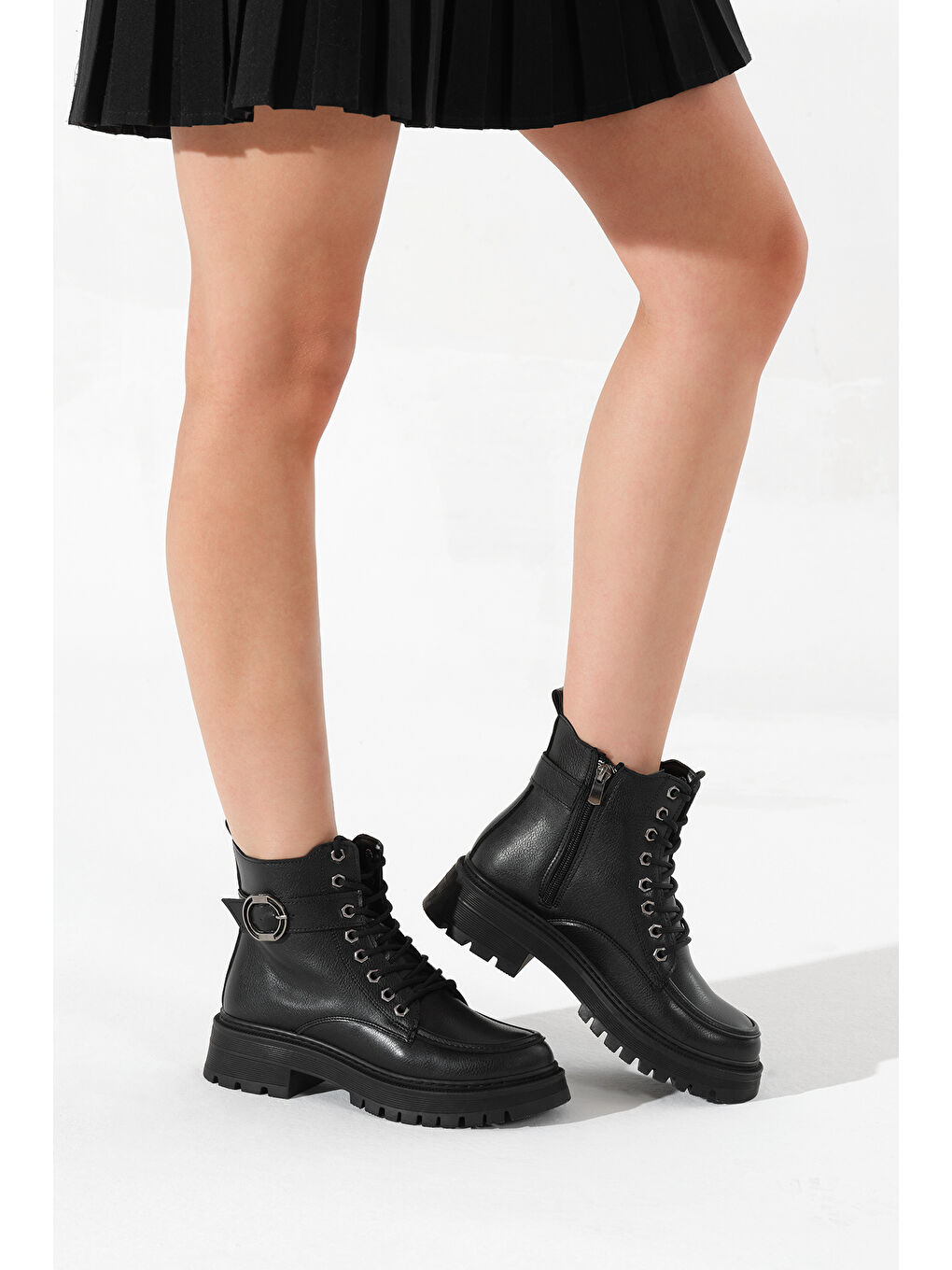 Kadın Siyah Kalın Termo Taban Yuvarlak Tokalı Bağcıklı ve Fermuarlı Bot-2