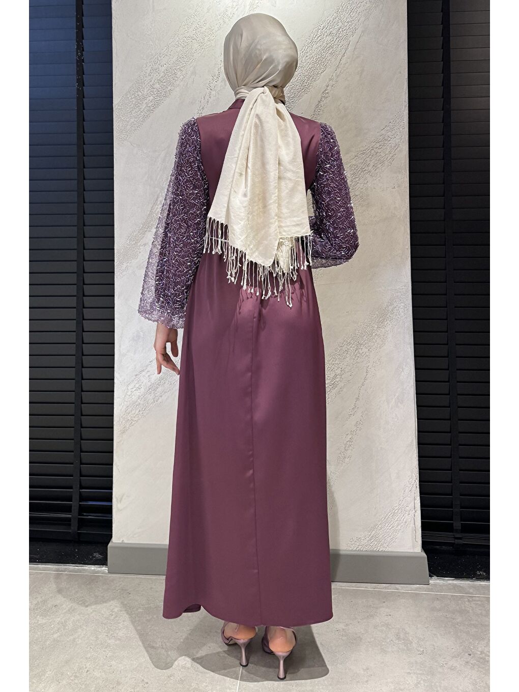 Mor Kolları Güpürlü Taşlı Bel Bağcıklı Tesettür Saten Abiye Elbise-6