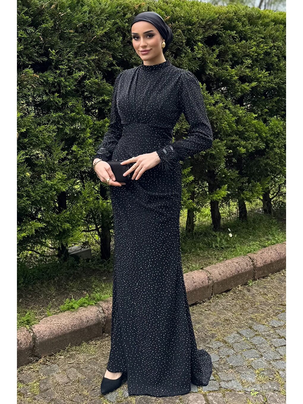 Siyah Kadın Büzgülü Ön Drapeli Bilek Tüy Detaylı Taş İşlemeli Tesettür Abiye-1