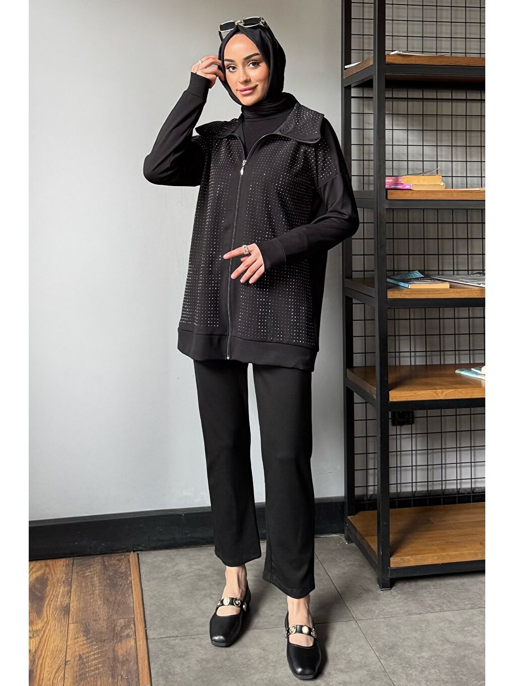 Siyah Taş Detaylı Fermuarlı Büyük Beden Tesettür Hırka Pantolon İkili Takım-1
