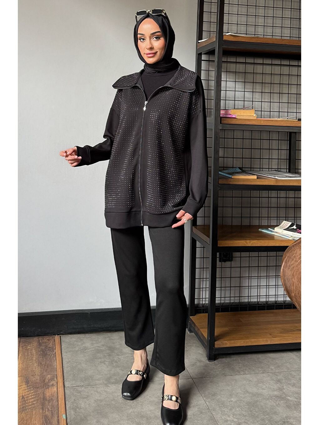 Siyah Taş Detaylı Fermuarlı Büyük Beden Tesettür Hırka Pantolon İkili Takım-2