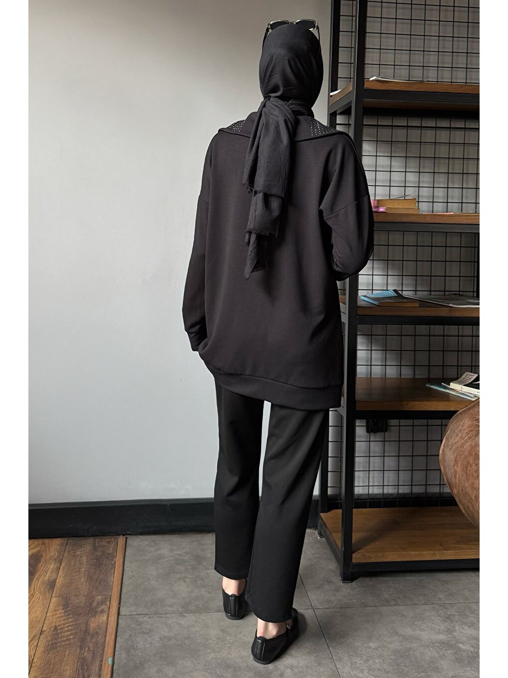 Siyah Taş Detaylı Fermuarlı Büyük Beden Tesettür Hırka Pantolon İkili Takım-6