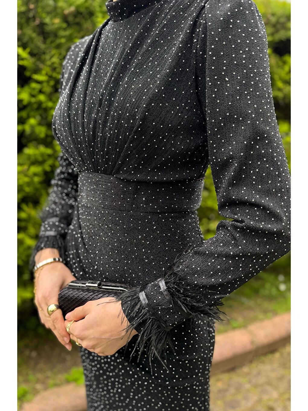 Siyah Kadın Büzgülü Ön Drapeli Bilek Tüy Detaylı Taş İşlemeli Tesettür Abiye-5