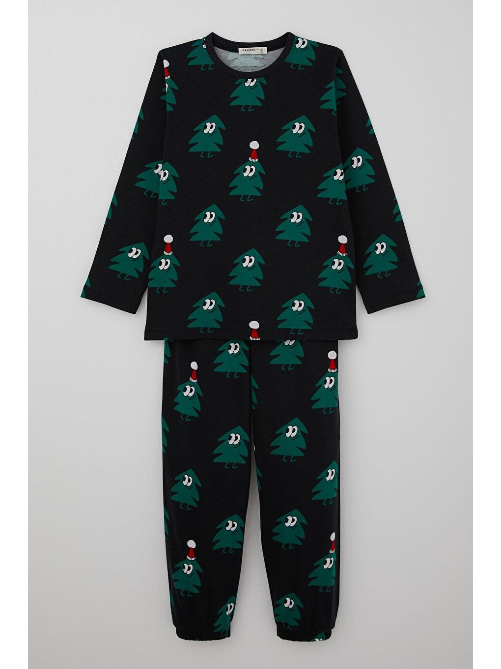Erkek Çocuk Pijama Takımı Yılbaşı Temalı Gülümseyen Zıp Zıp Çamlar Siyah (4 Yaş)
