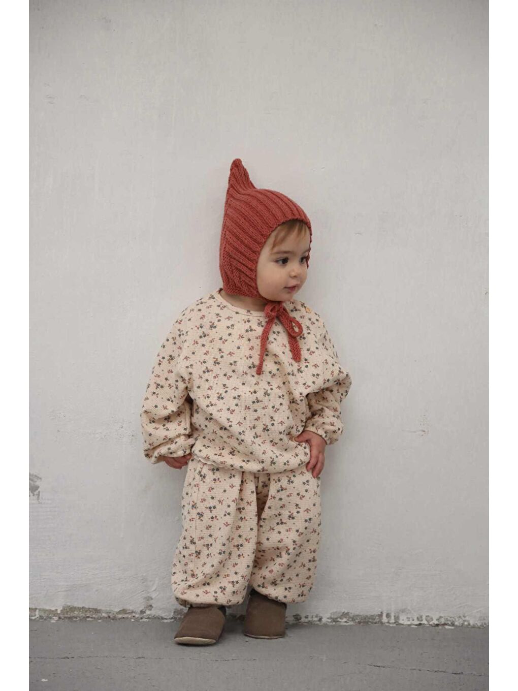 Bej Renkli Çiçek Baskılı Dantelli Şalvar Takım