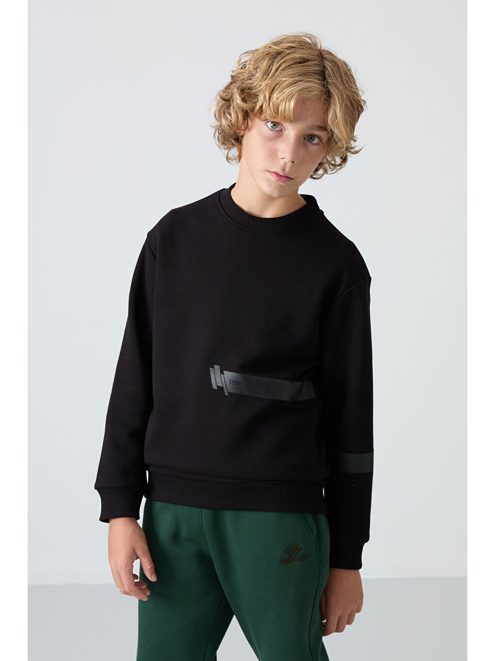 Siyah Pamuklu Kalın İçi Tüylü Yumuşak Dokulu Standart Fit Baskılı Erkek Çocuk Sweatshirt - 11238-1