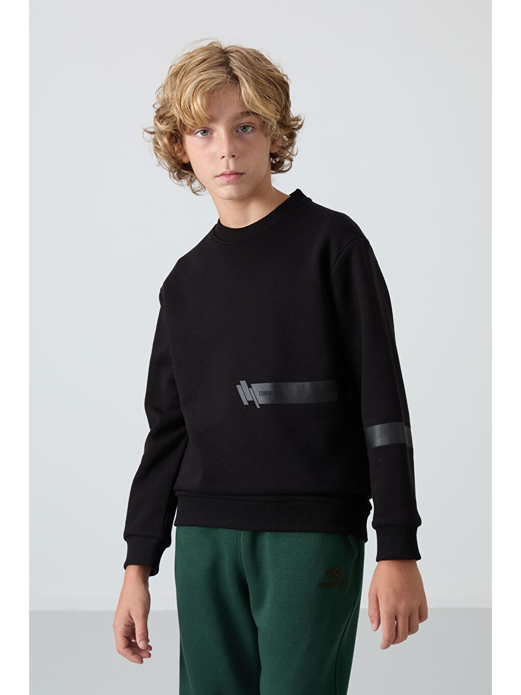 Siyah Pamuklu Kalın İçi Tüylü Yumuşak Dokulu Standart Fit Baskılı Erkek Çocuk Sweatshirt - 11238-7