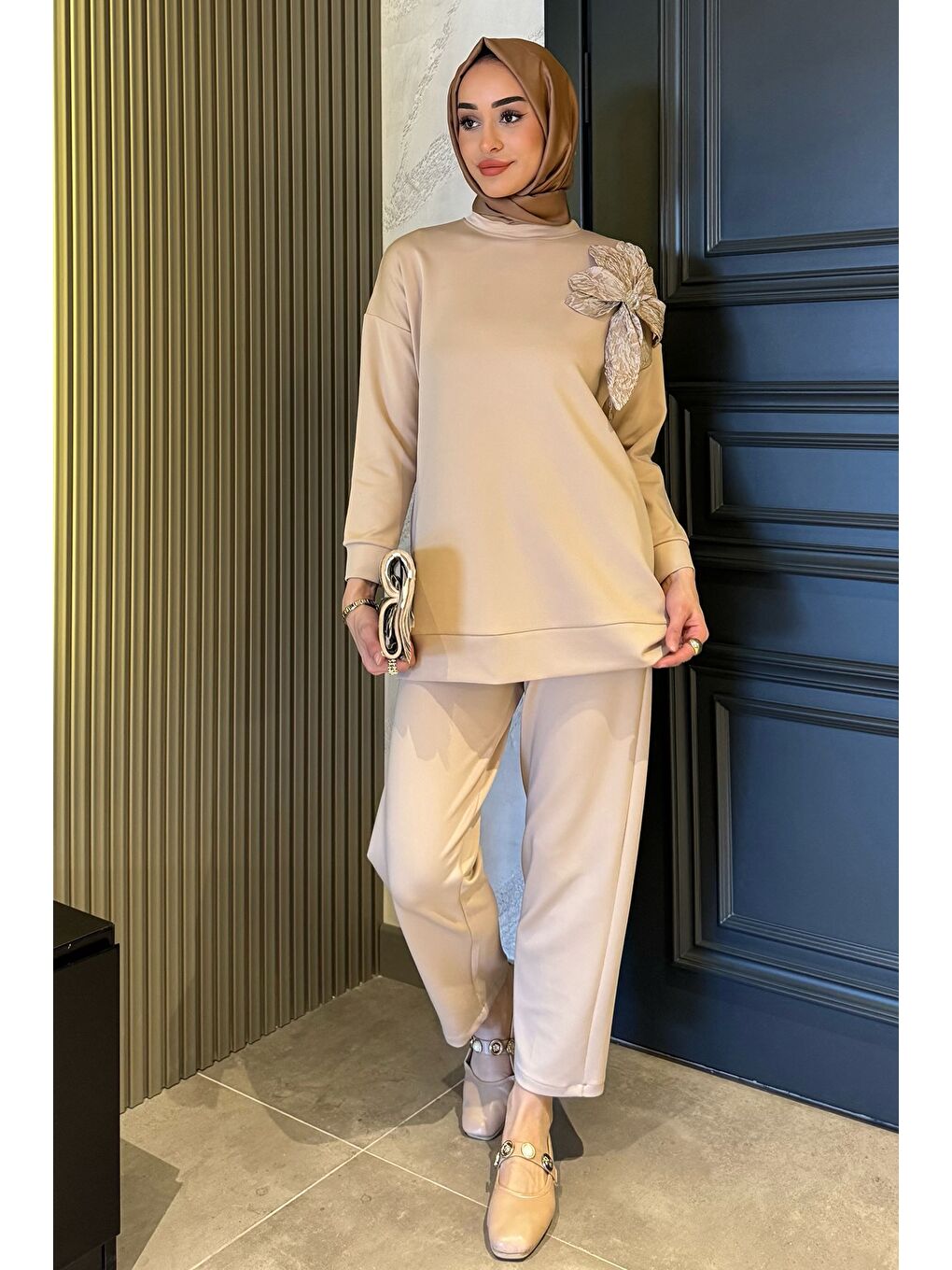 Bej Yaka Çiçek Detaylı Tunik Pantolon Tesettür İkili Takım