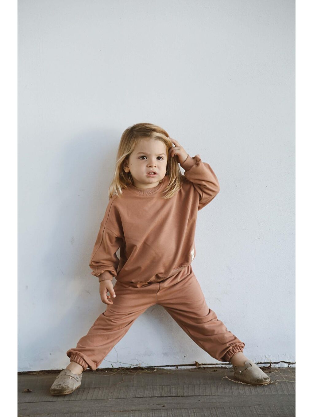 Kahverengi Sütlü Kahve Sırt Baskılı Mevsimlik Eşofman Takımı-2