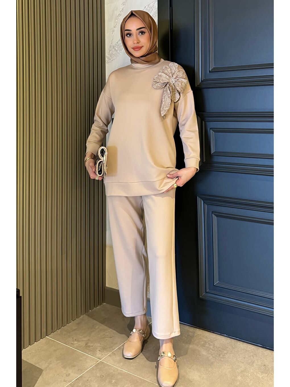 Bej Yaka Çiçek Detaylı Tunik Pantolon Tesettür İkili Takım-3