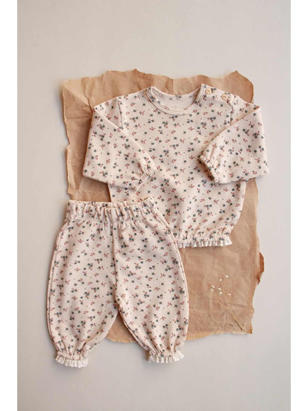 Bej Renkli Çiçek Baskılı Dantelli Şalvar Takım-5