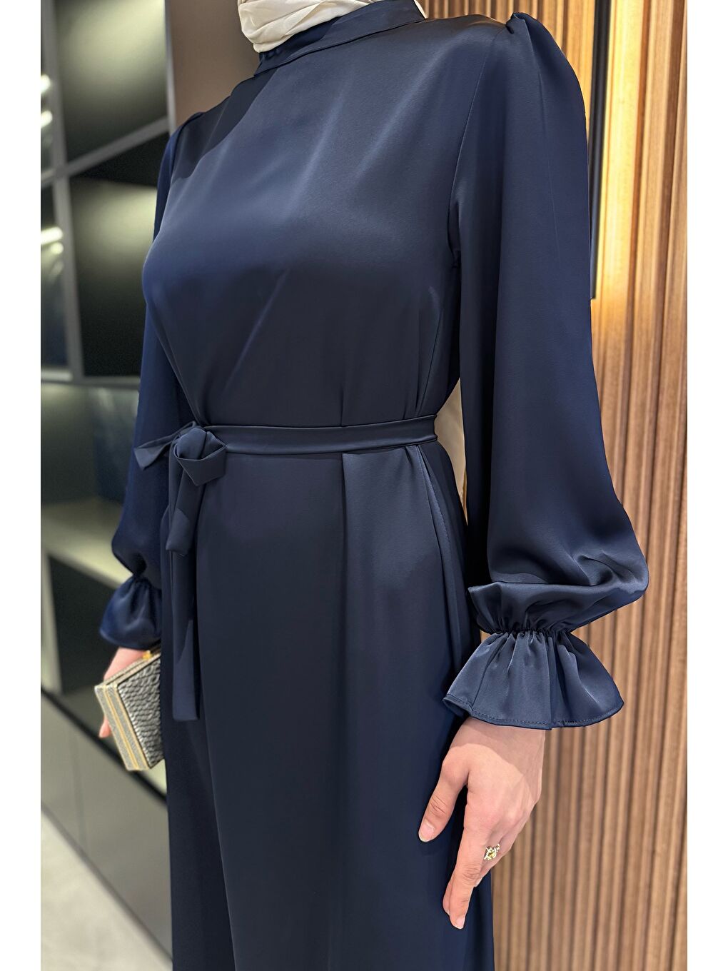 Lacivert Kol Lastikli Tesettür Saten Abiye Elbise-4