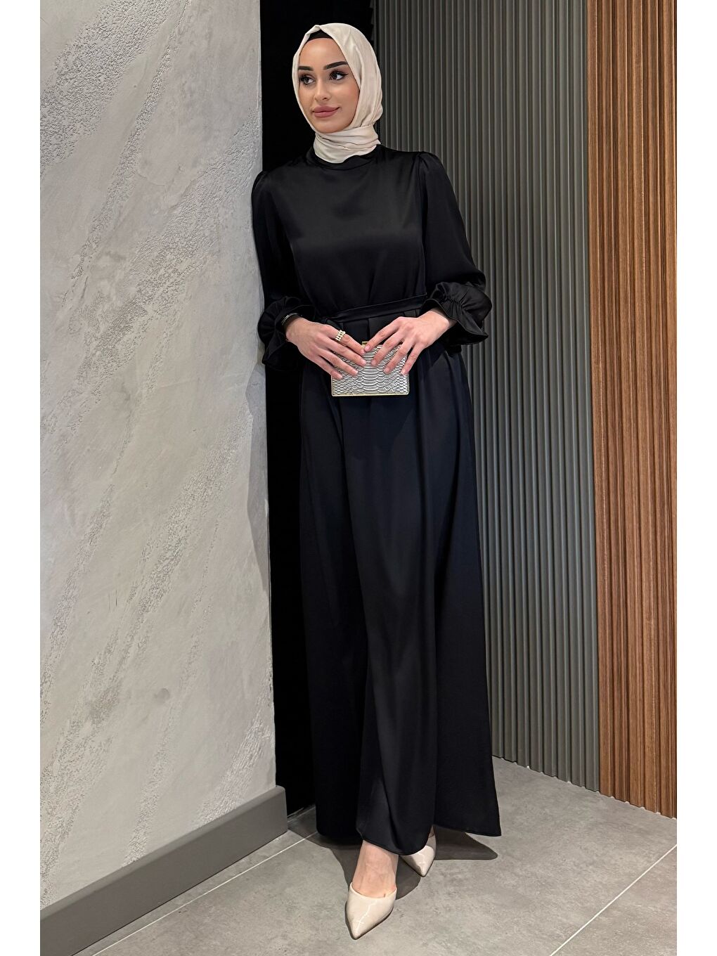 Siyah Kol Lastikli Tesettür Saten Abiye Elbise-1