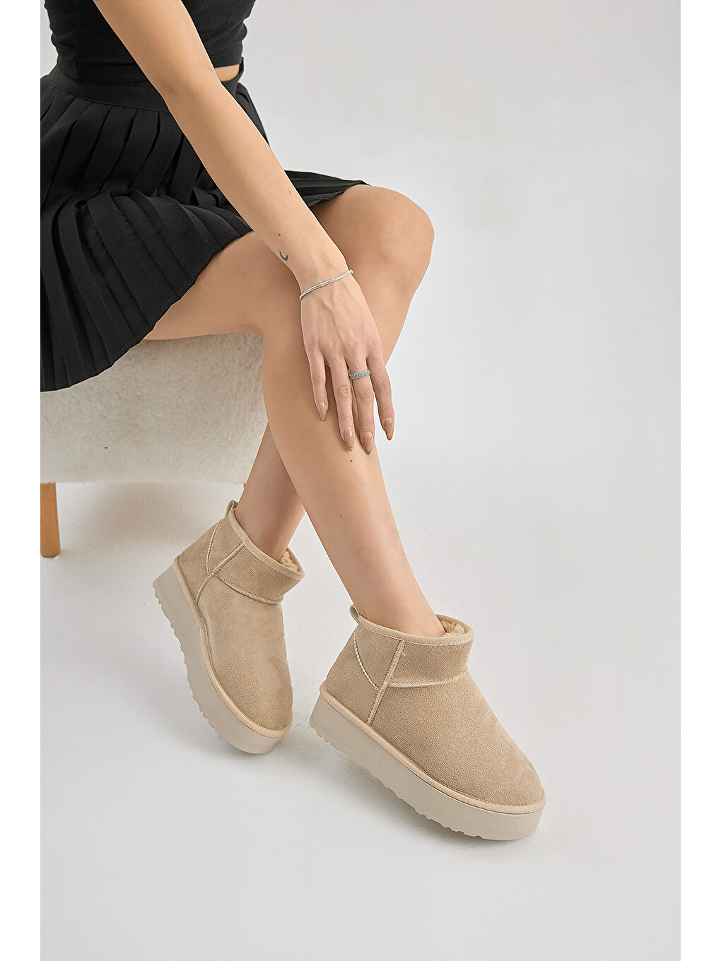 Kadın Bej Kalın Poli Taban İçi Kürklü Süet Görünümlü Bot