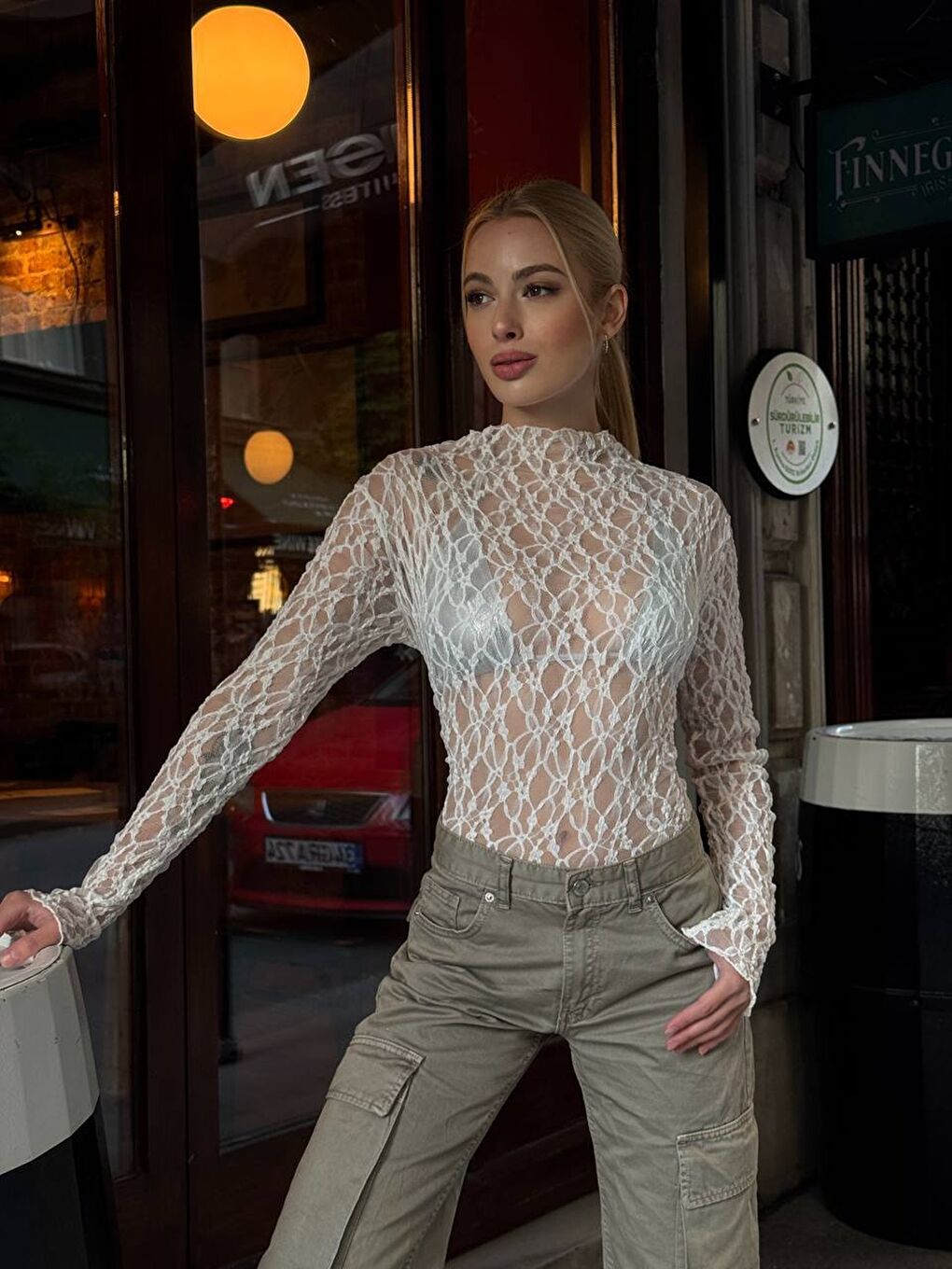 Beyaz Balıkçı Yaka Bürümcük Dantel Bluz