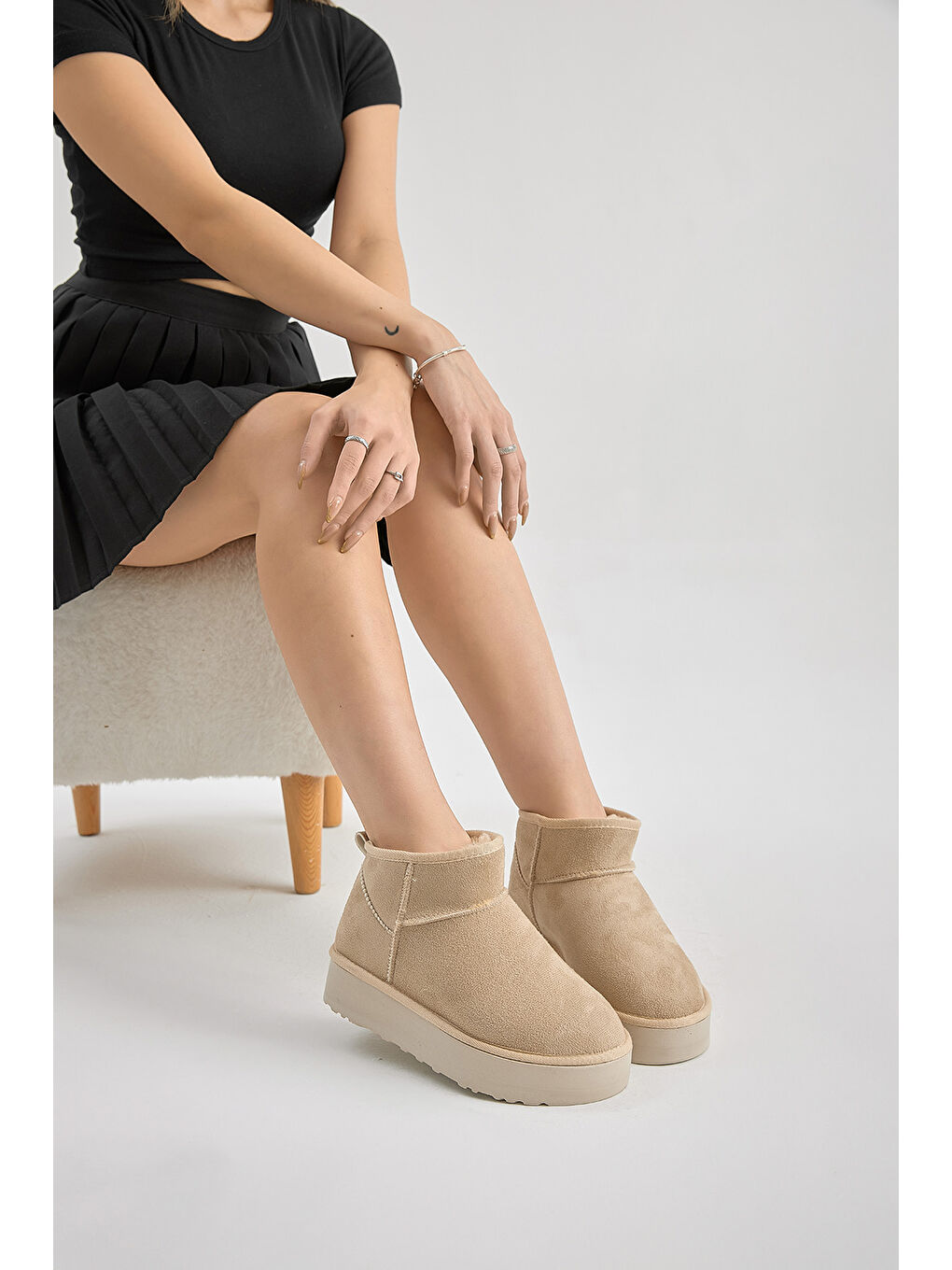 Kadın Bej Kalın Poli Taban İçi Kürklü Süet Görünümlü Bot-1