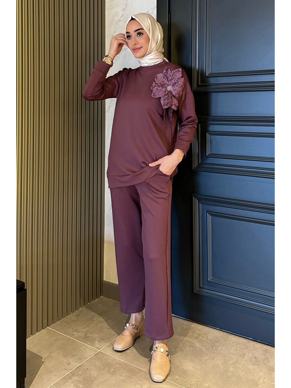 Mürdüm Yaka Çiçek Detaylı Tunik Pantolon Tesettür İkili Takım-1