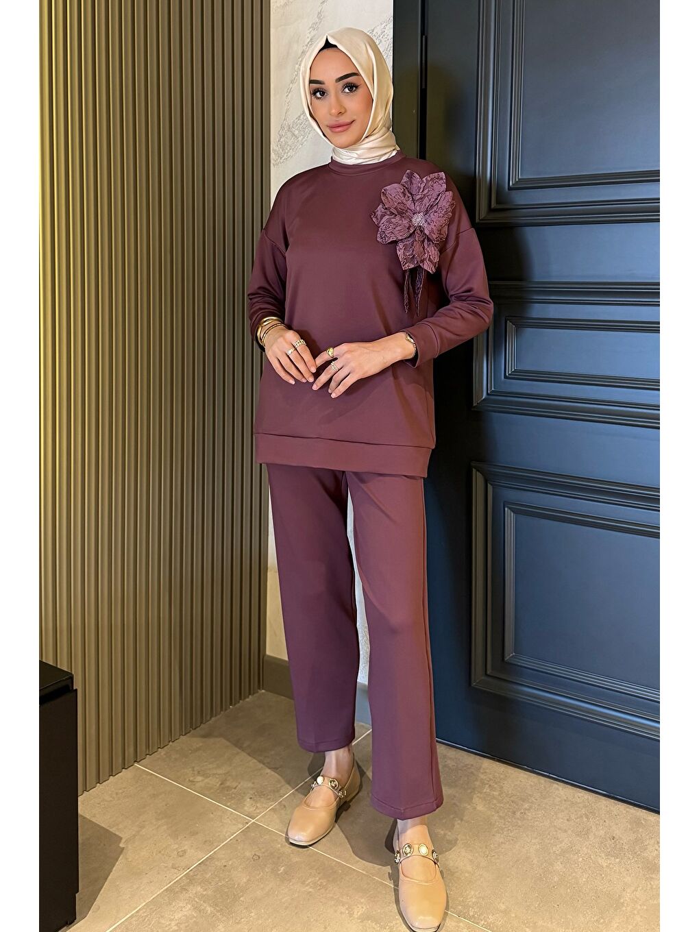 Mürdüm Yaka Çiçek Detaylı Tunik Pantolon Tesettür İkili Takım-2