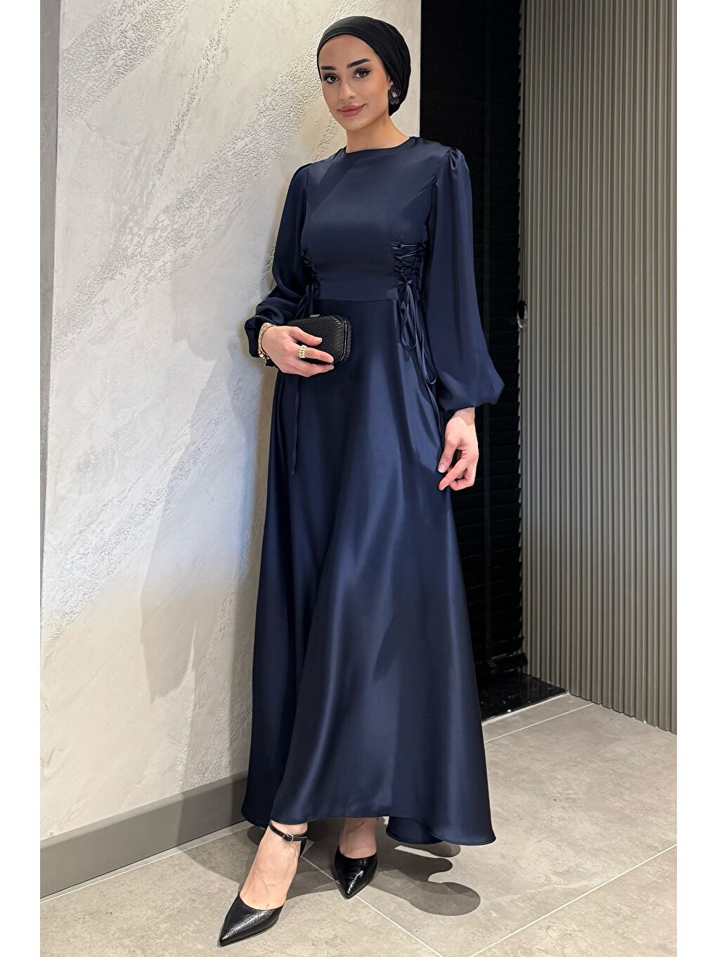 Lacivert Yan Bağcık Detaylı Tesettür Saten Abiye Elbise-2
