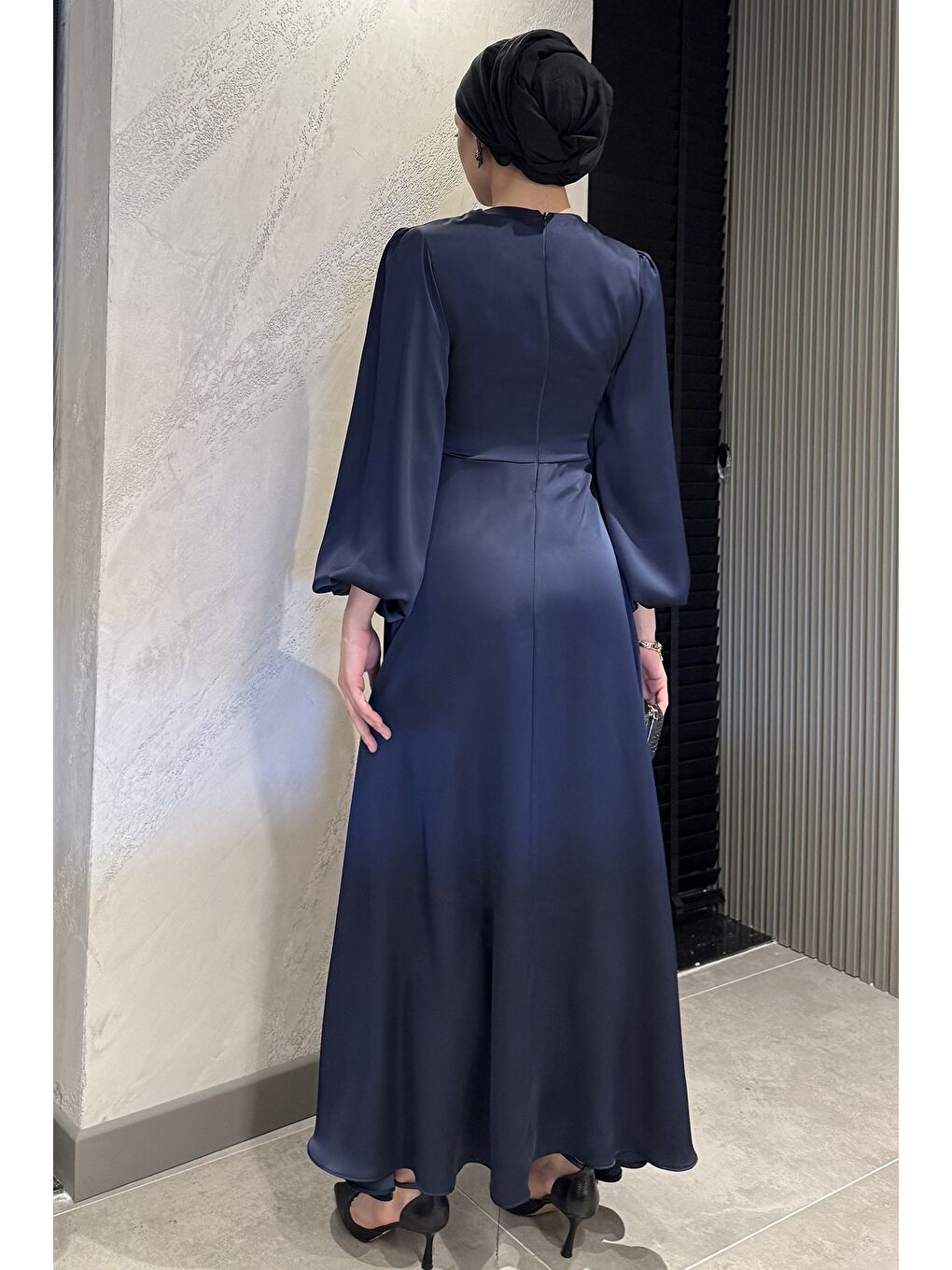 Lacivert Yan Bağcık Detaylı Tesettür Saten Abiye Elbise-7
