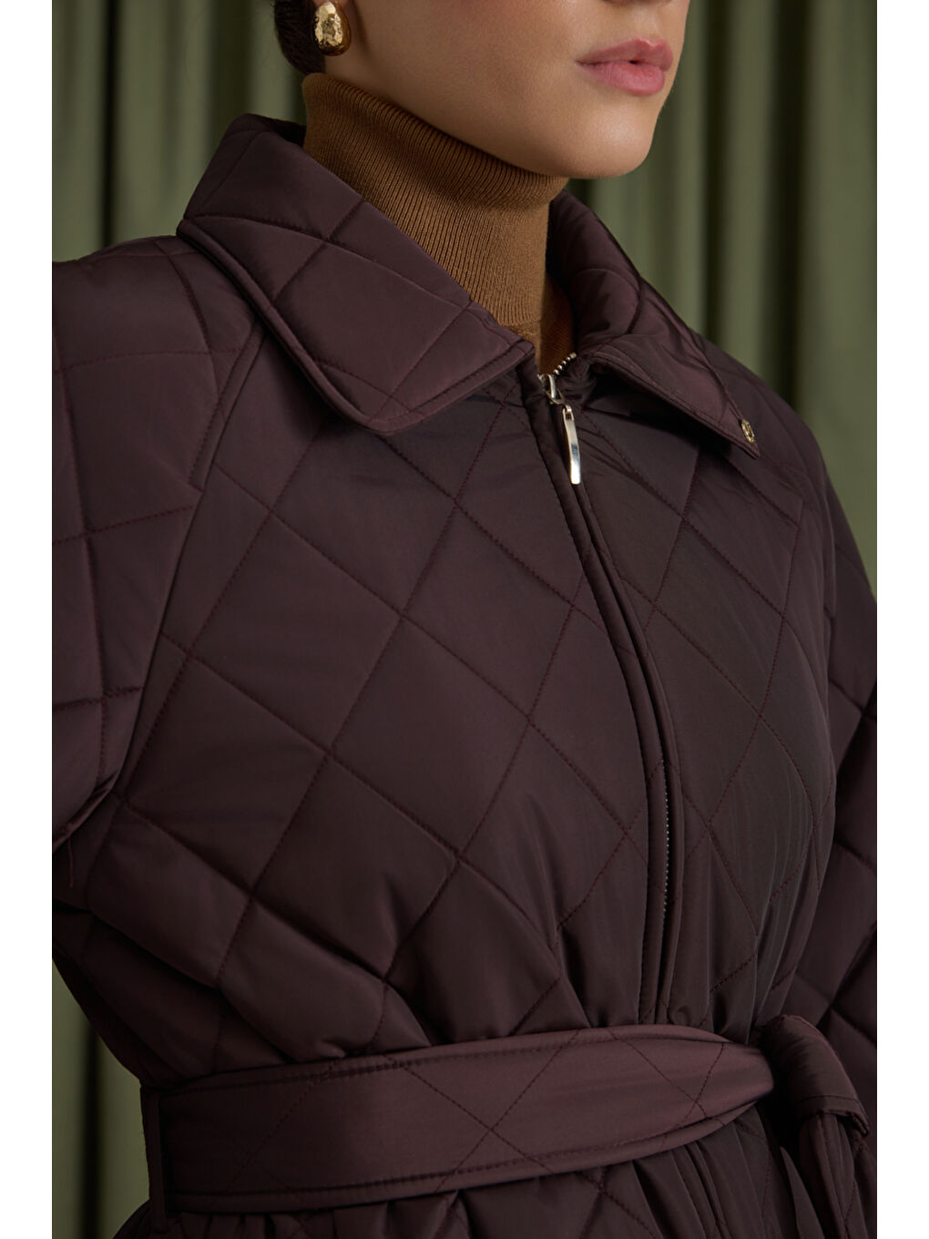 Kahverengi Fermuarlı Seyyar Kuşaklı Kapitone Mont-4