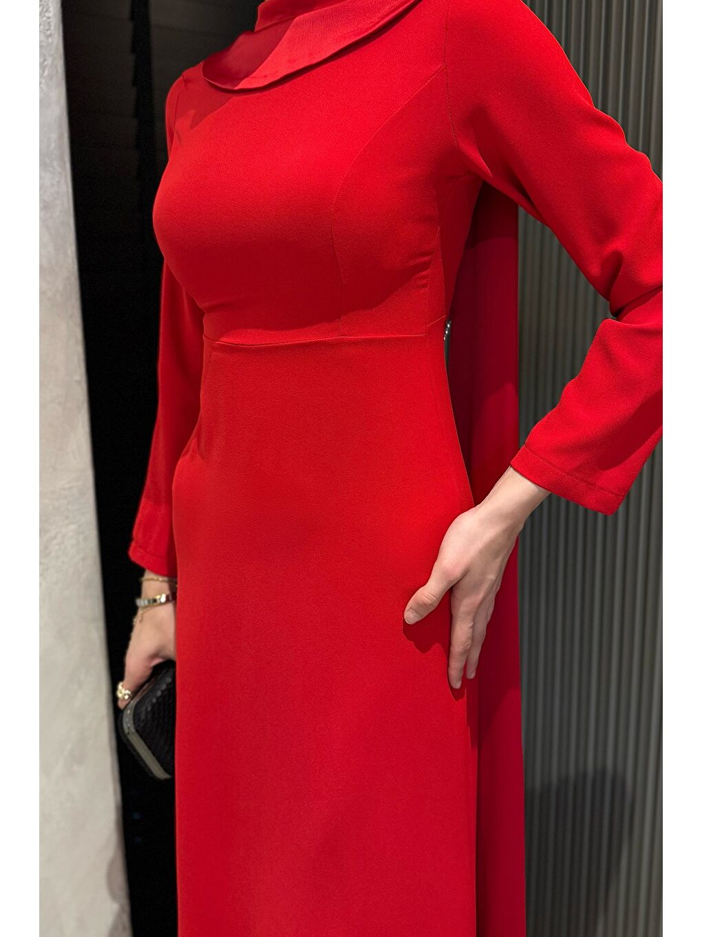 Kırmızı İnci Detaylı Tesettür Abiye Elbise-4