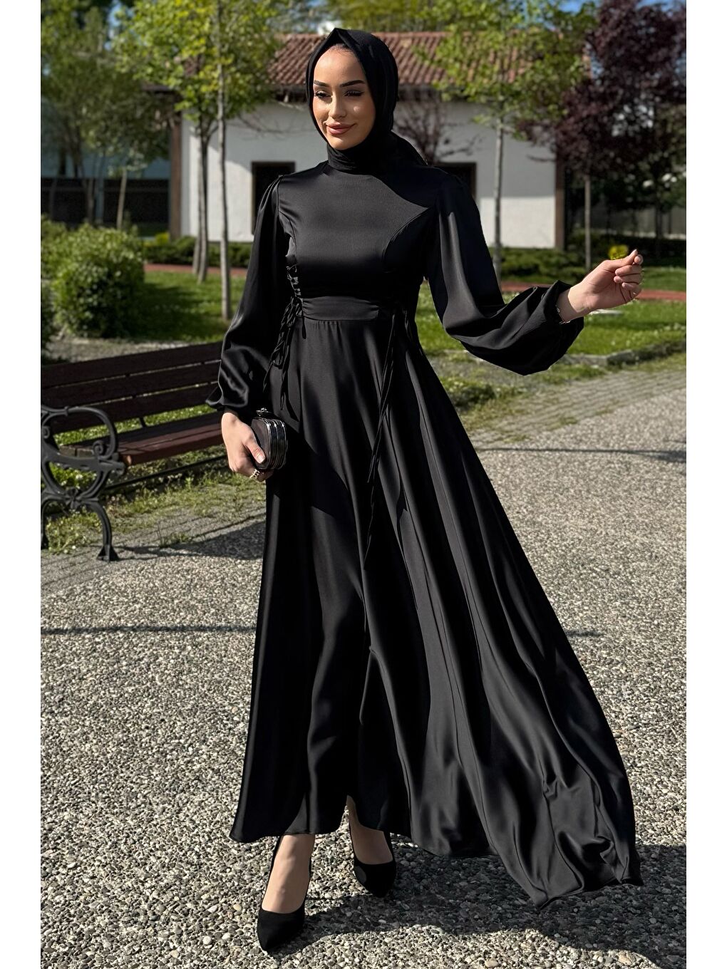 Siyah Yan Bağcık Detaylı Tesettür Saten Abiye Elbise-5