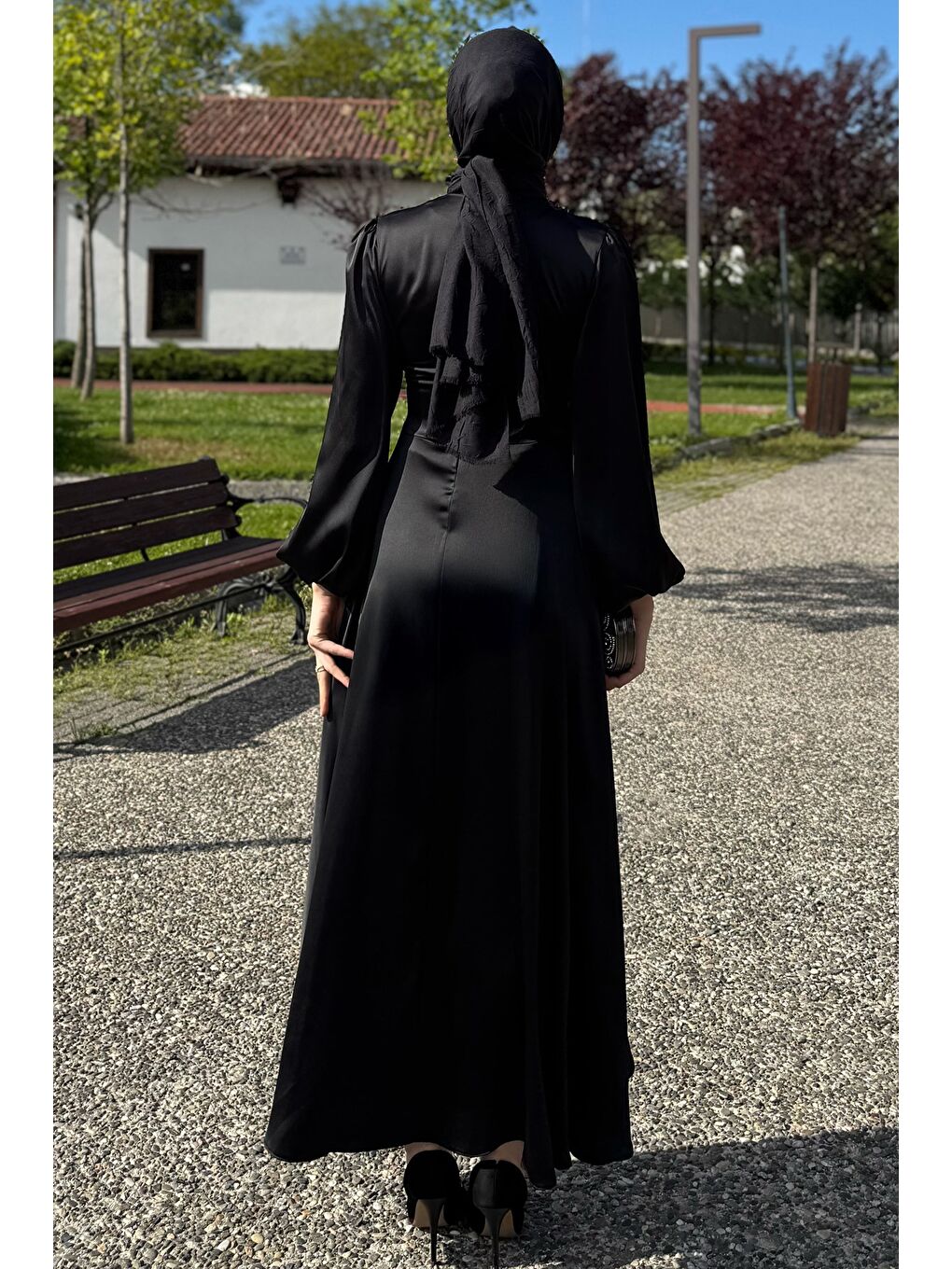 Siyah Yan Bağcık Detaylı Tesettür Saten Abiye Elbise-7