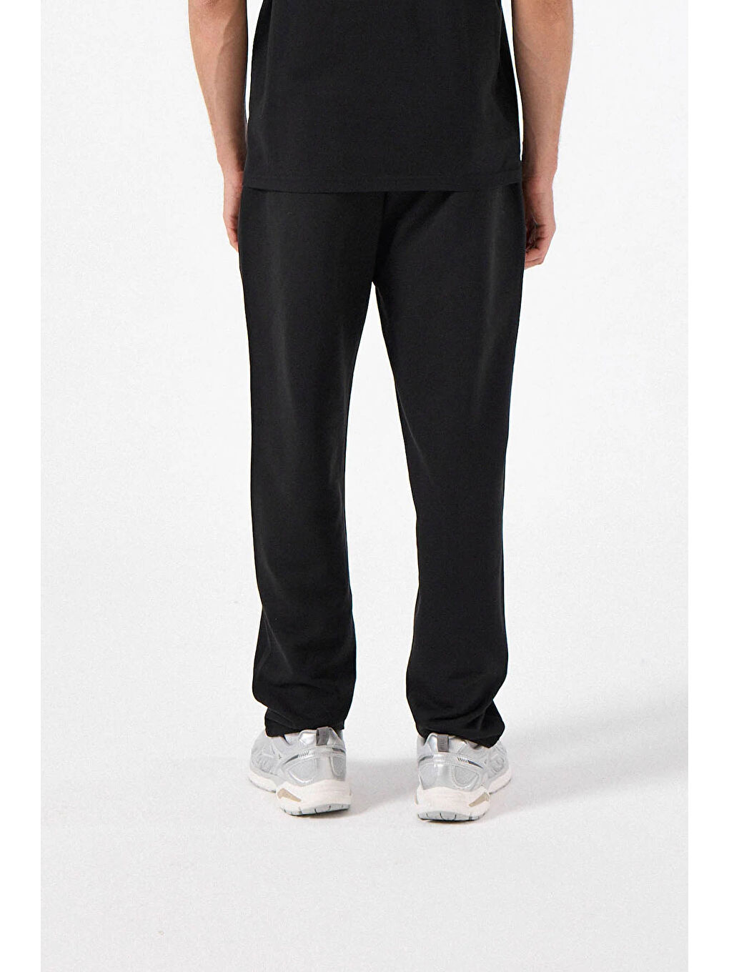 Siyah Logolu Pamuklu Regular Fit Normal Bel Düz Paça Eşofman Altı 6SM4008-BK-2