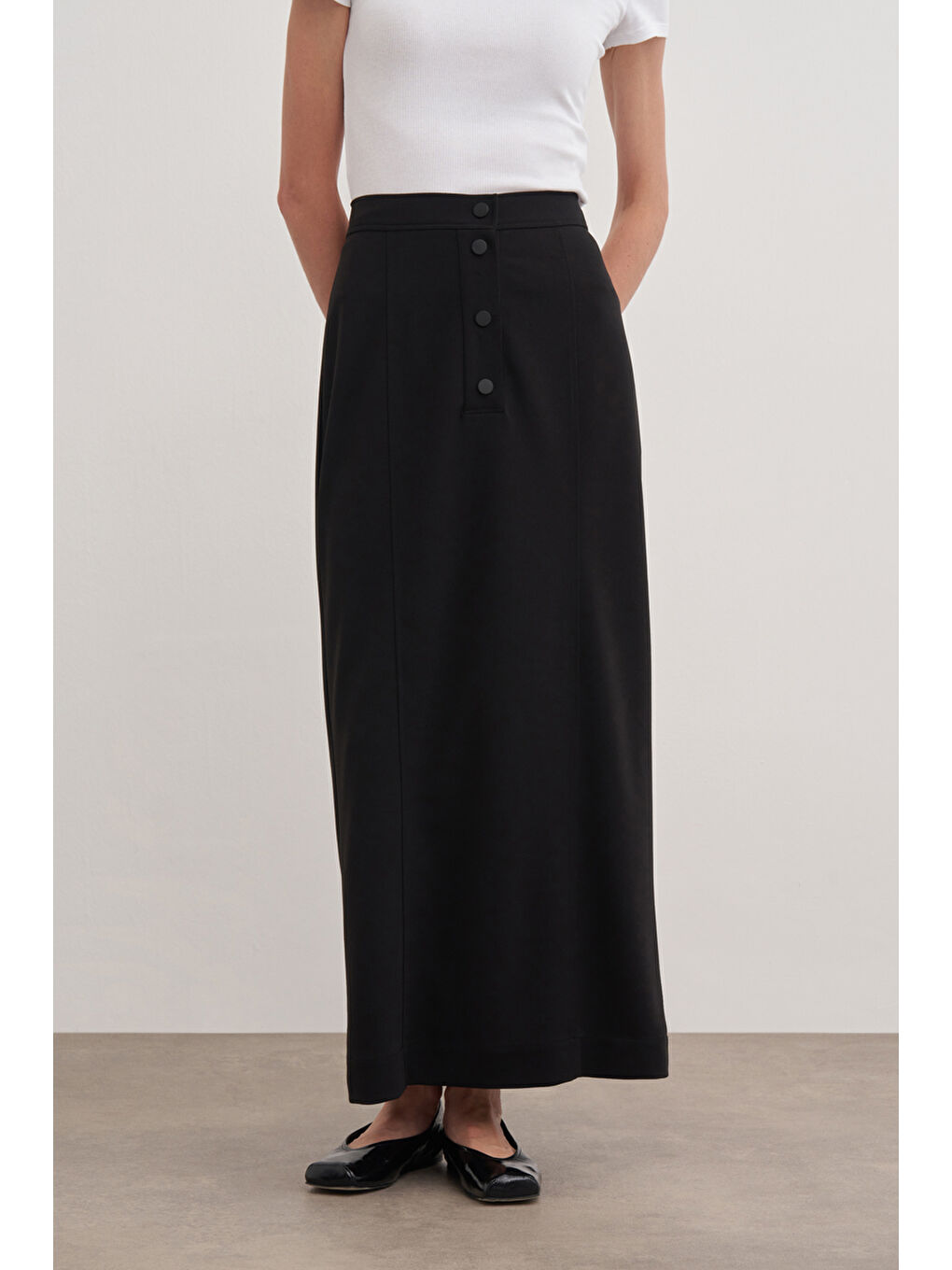 Siyah Düğme Detaylı Dar Kesim Etek-1