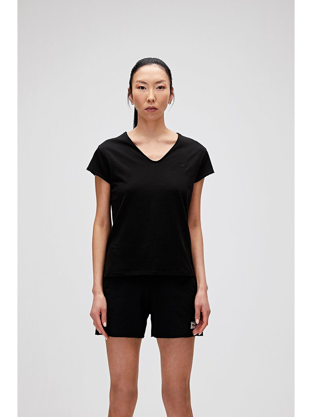 Violet V-Neck Tişört Siyah Basic Kadın Tişört-2