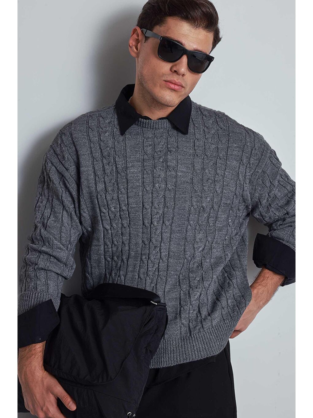 Erkek Relax Fit Örgü Desenli Triko Kazak Gri-3