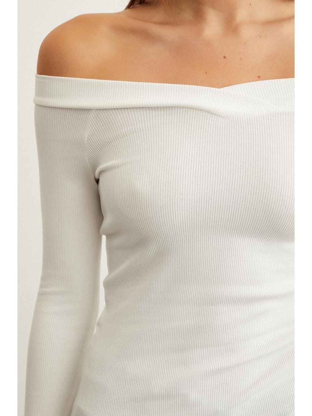 Beyaz Kayık Yaka Bluz-4