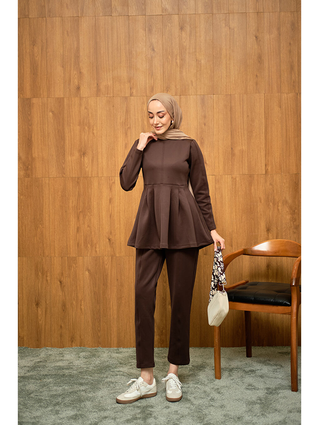 Kadın Dikiş Detaylı Pileli Takım Kahverengi