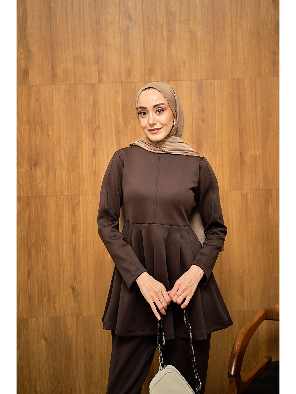 Kadın Dikiş Detaylı Pileli Takım Kahverengi-1