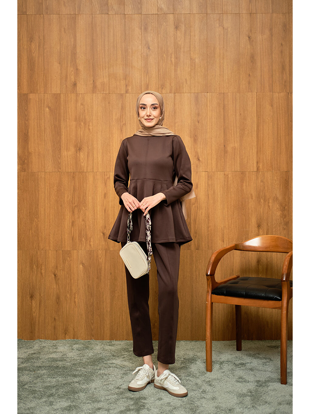 Kadın Dikiş Detaylı Pileli Takım Kahverengi-2
