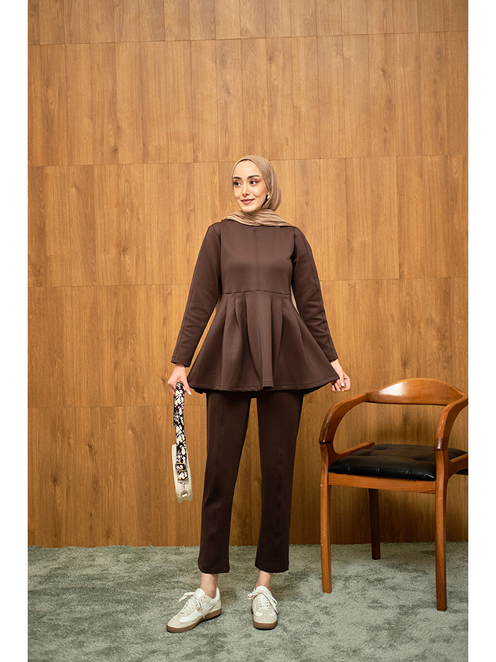 Kadın Dikiş Detaylı Pileli Takım Kahverengi-3