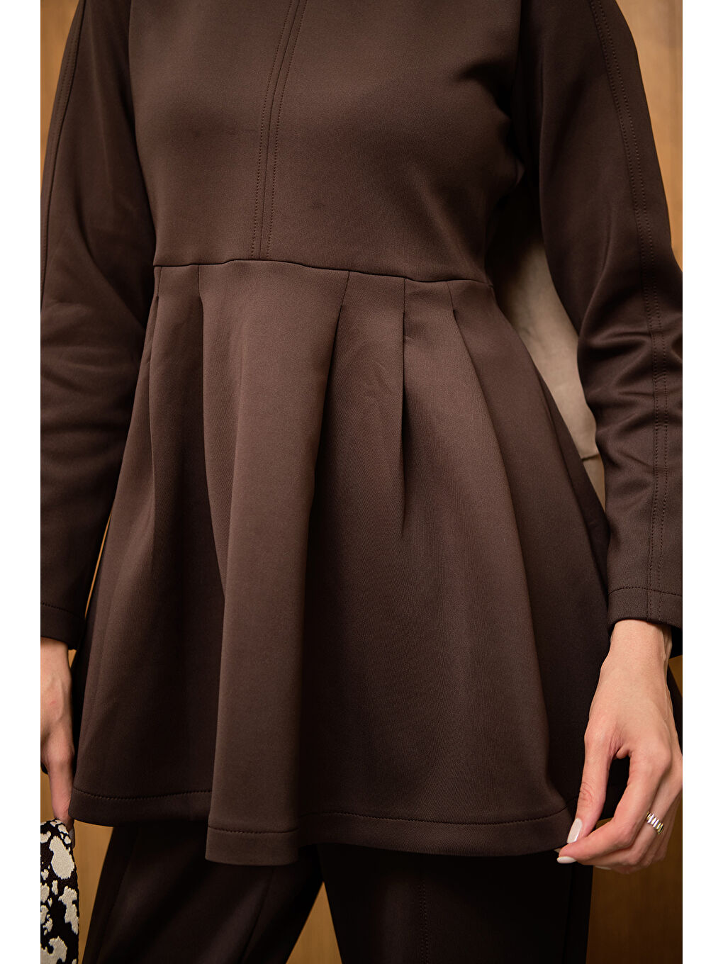 Kadın Dikiş Detaylı Pileli Takım Kahverengi-4