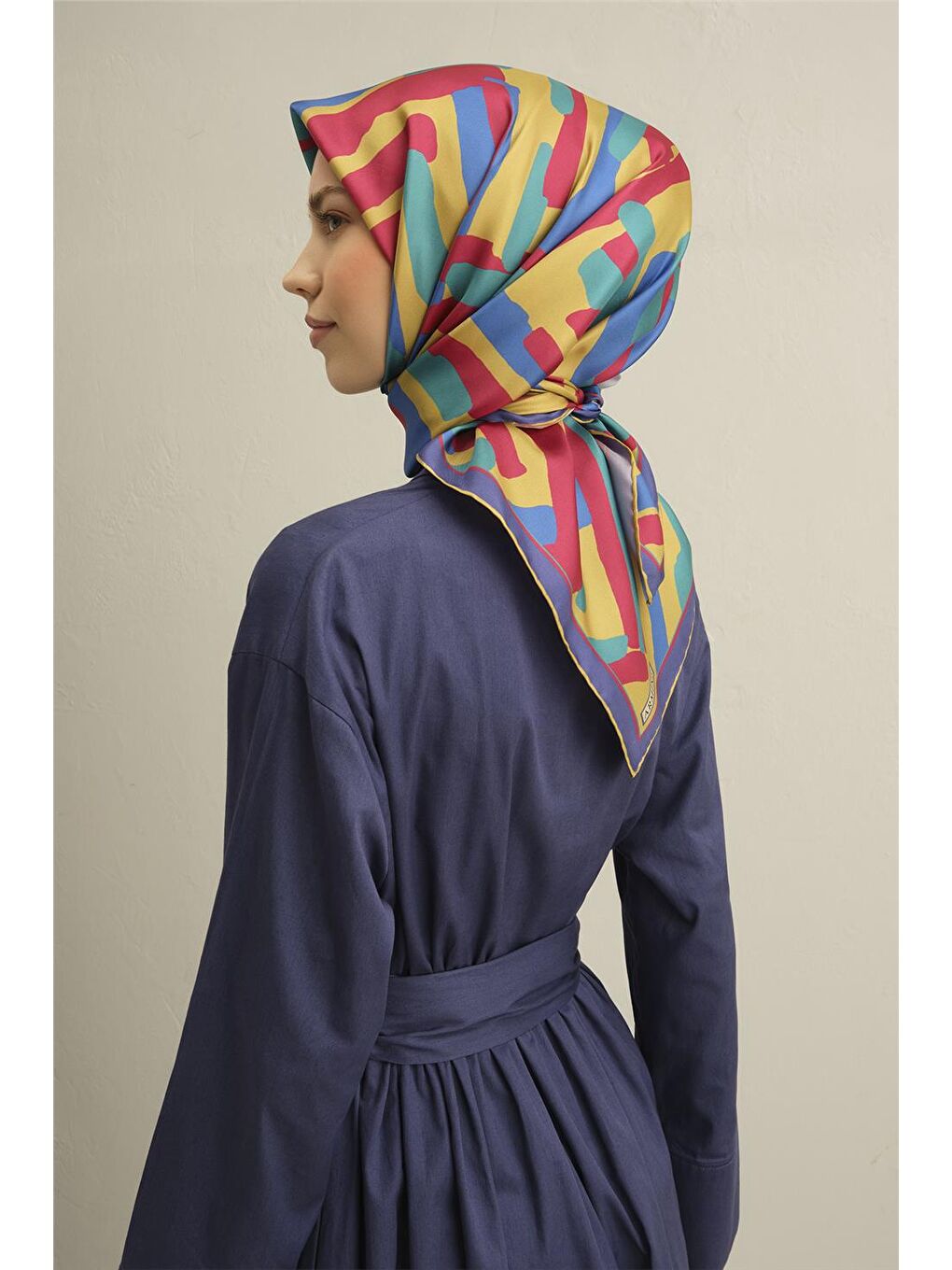 Karışık Geometrik Desenli Saf İpek Sura Eşarp 9303 50-2