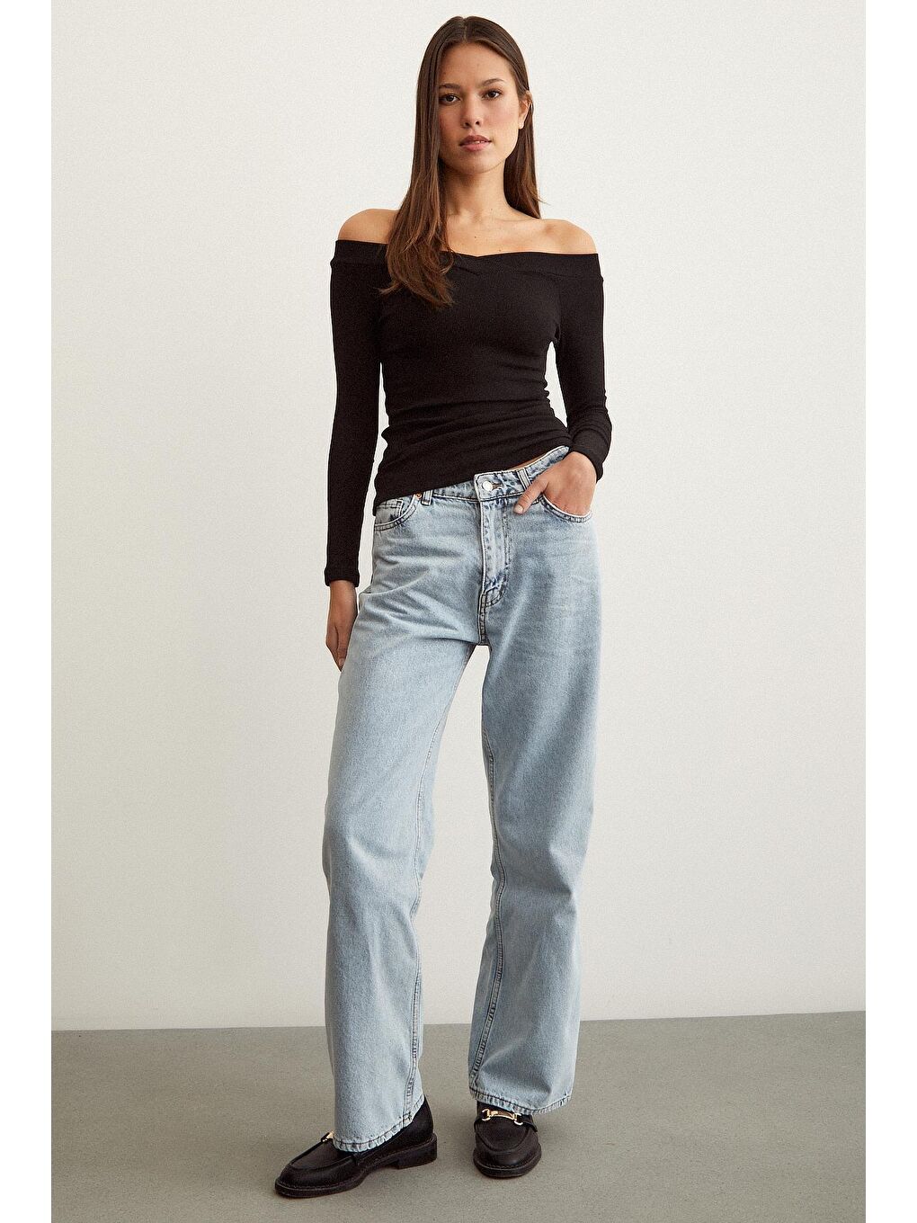 Siyah Kayık Yaka Bluz-1