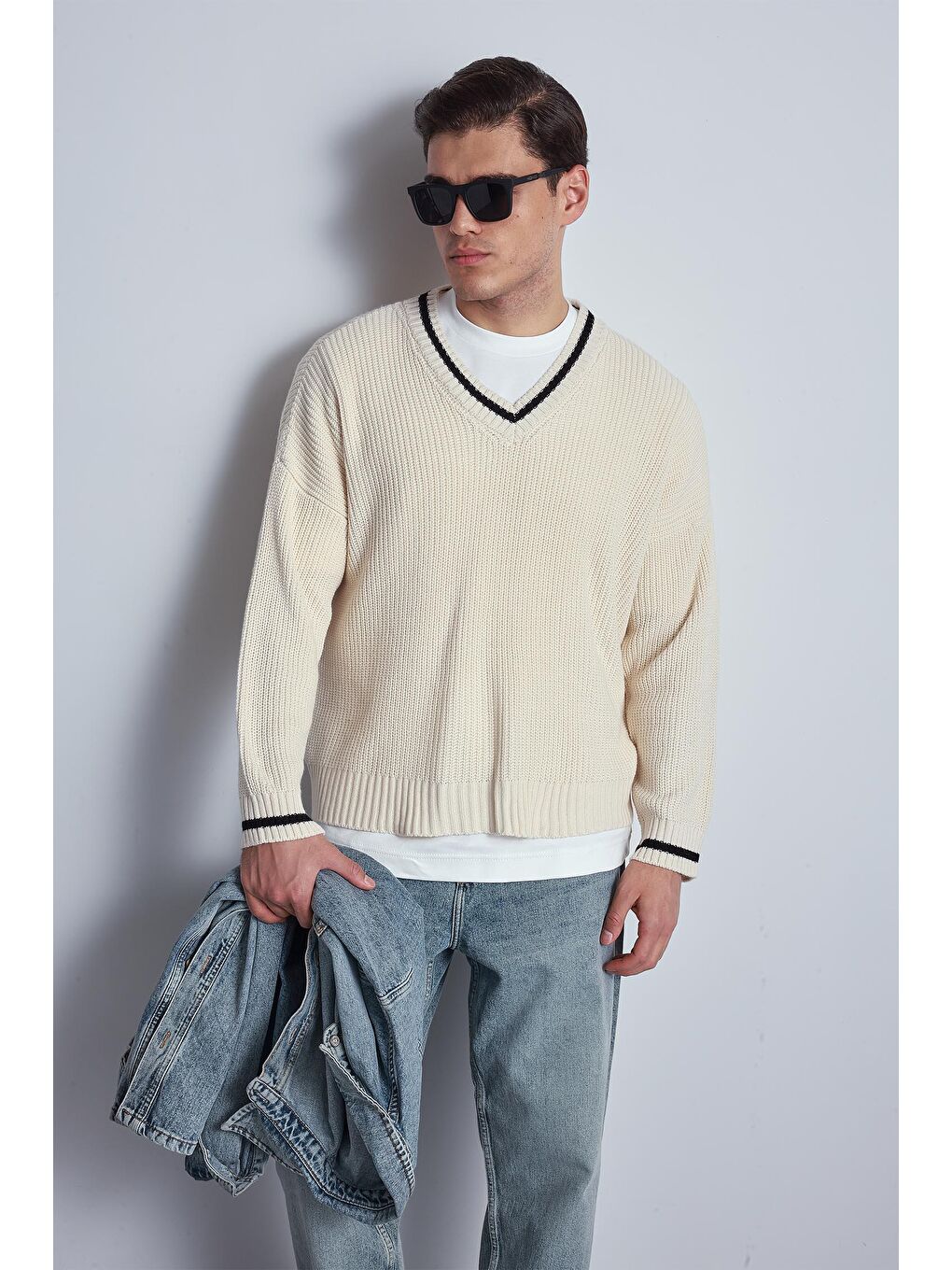 Erkek V Yaka Oversize Kontrast Detaylı Kazak Bej