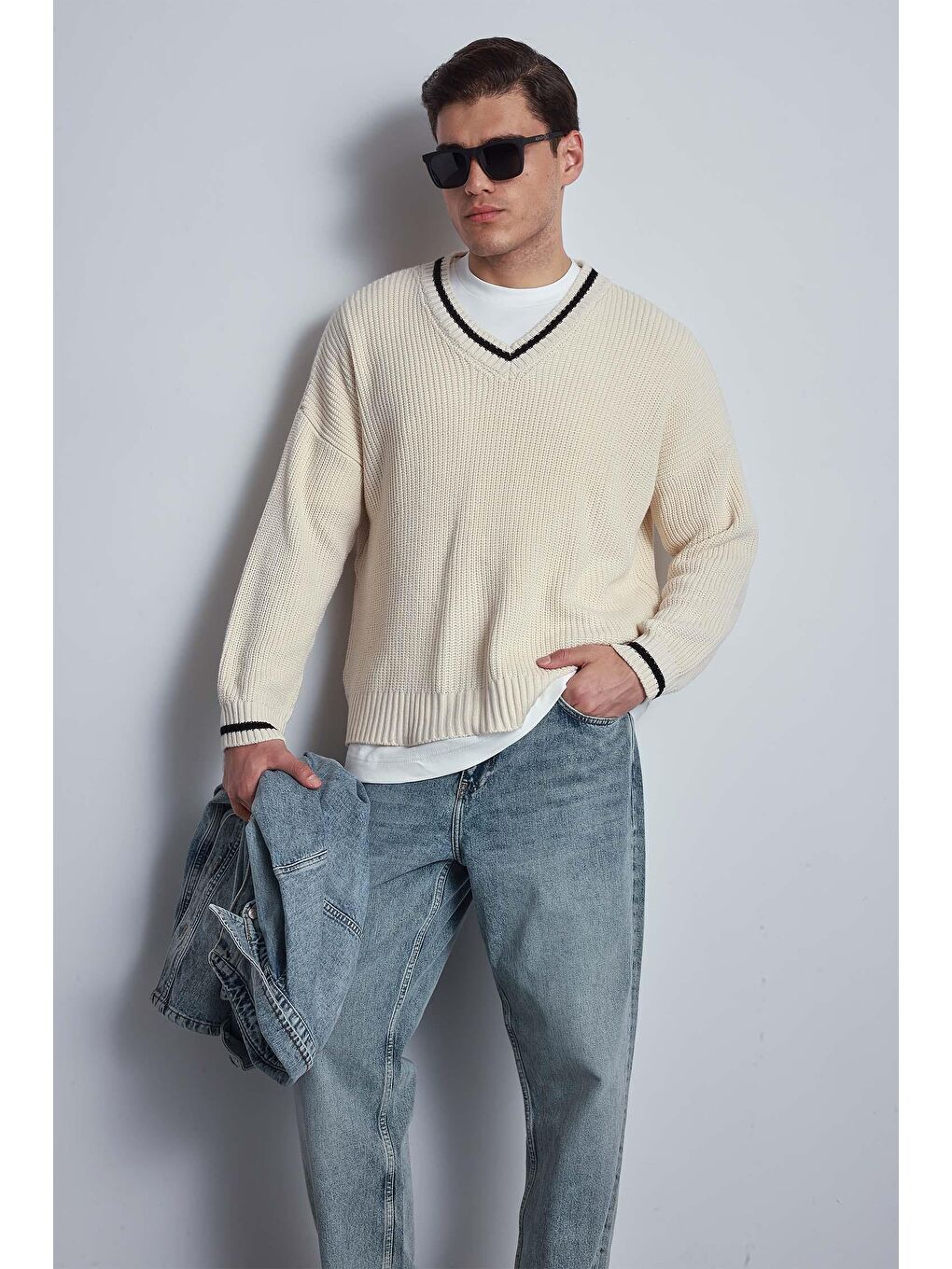 Erkek V Yaka Oversize Kontrast Detaylı Kazak Bej-1