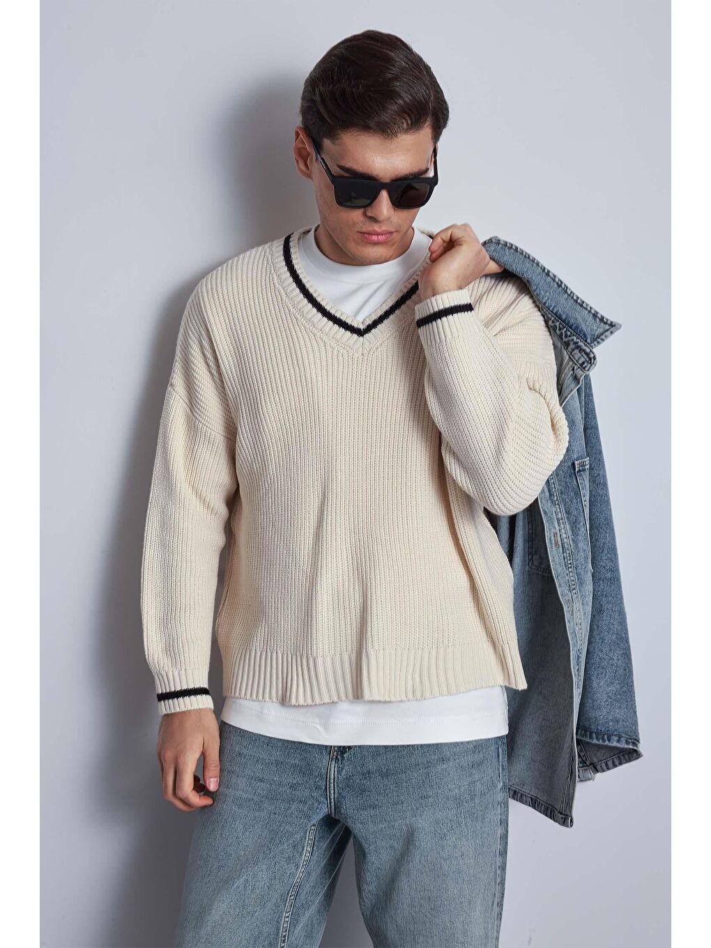 Erkek V Yaka Oversize Kontrast Detaylı Kazak Bej-6