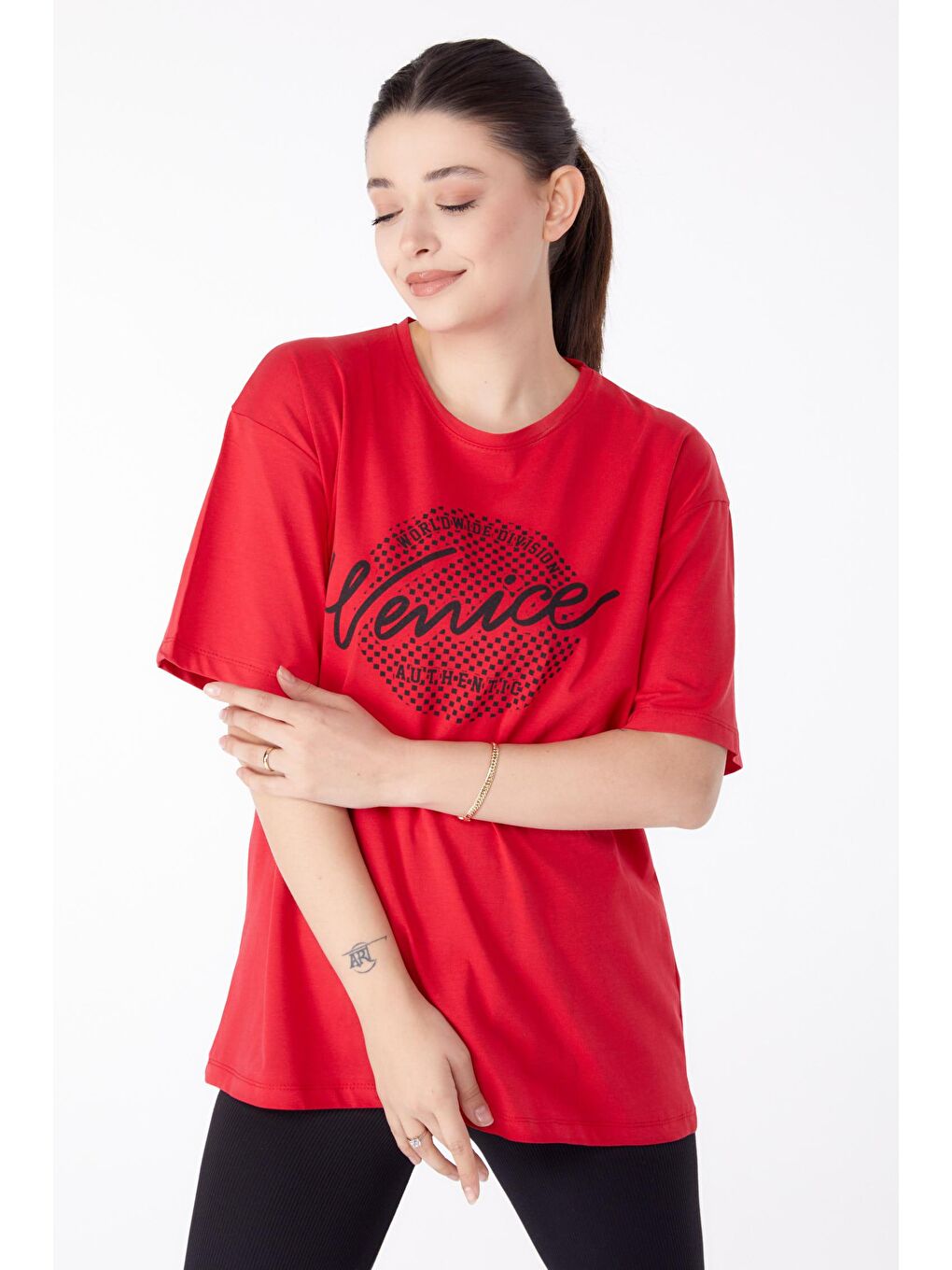 TOFİSA Kırmızı Düz Bisiklet Yaka Kadın Kırmızı Baskılı Kısa Kollu T-Shirt  - 25392